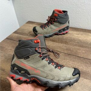 La Sportiva Ultra Raptor II Mid GTX Women’s Hiking Boots, US Size Women’s 9 Wide